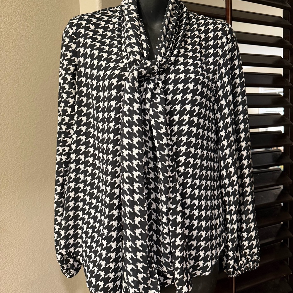 Bar III Black and White Houndstooth Blouse - Picture 2 of 3